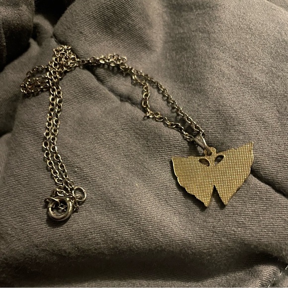 𝙵𝚕𝚊𝚜𝚑 𝚂𝚊𝚕𝚎 ‧₊˚❀༉‧₊ Vintage Cloisonné Butterfly Pendant 16” chain 80s Rainbow - Picture 9 of 13